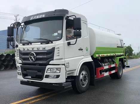 12方灑水車租賃價(jià)格表_國(guó)六12方大運(yùn)F6綠化灑水車廠家價(jià)格